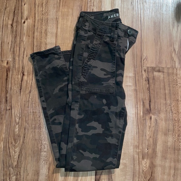 American Eagle Camo Jeggings - Picture 1 of 2